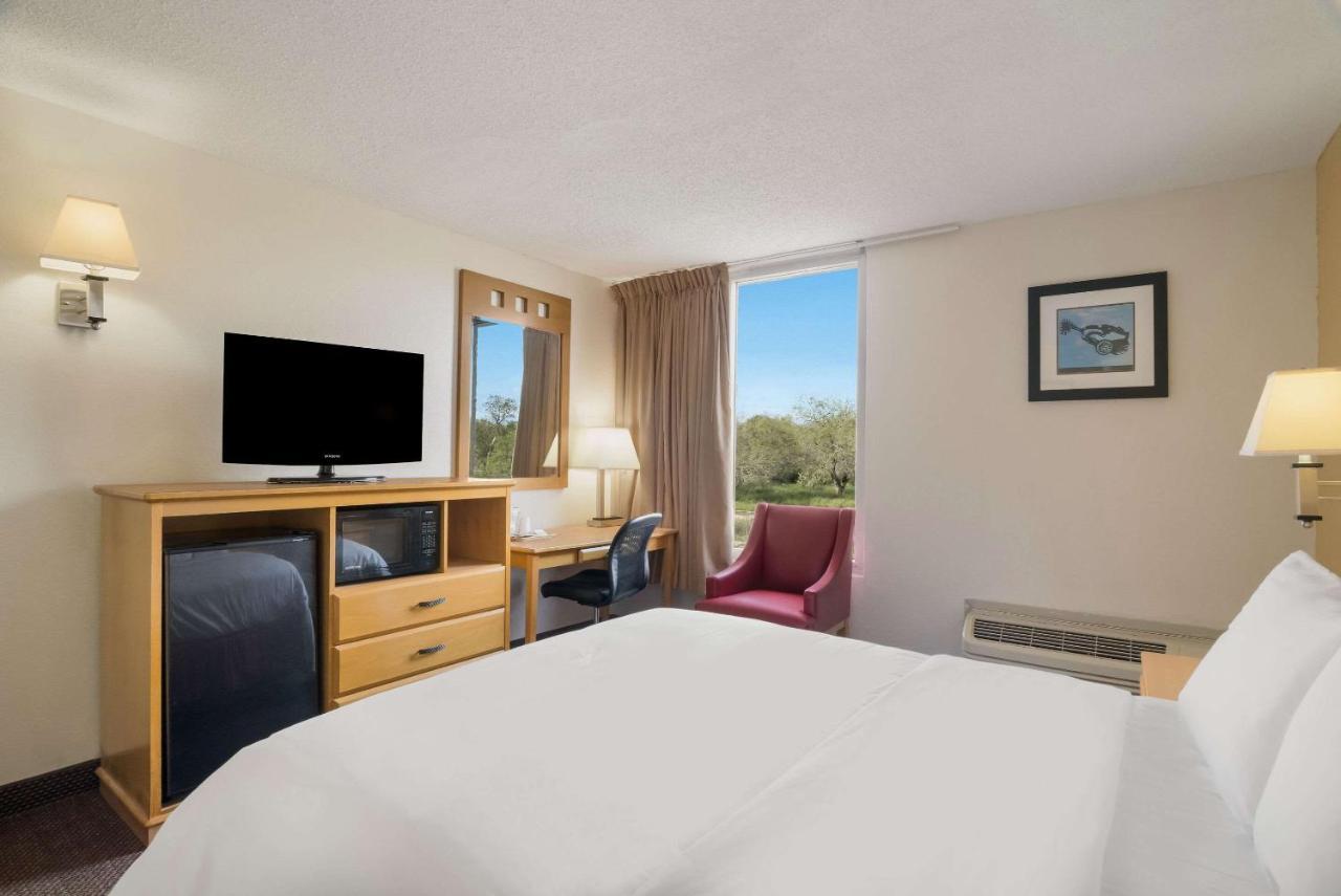 Quality Inn Alice Esterno foto